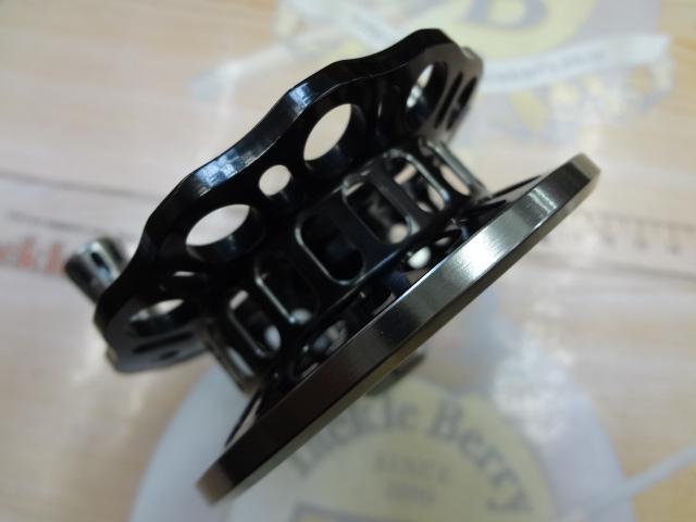 インヴィクタクロダイRND BG(ブラック/ガンメタ)