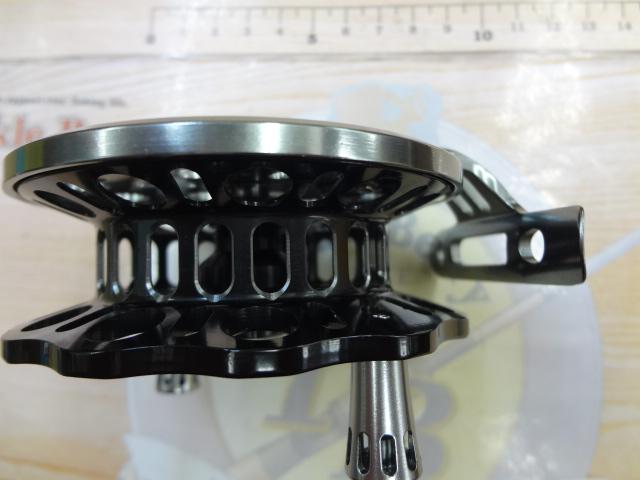 インヴィクタクロダイRND BG(ブラック/ガンメタ)