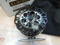 インヴィクタクロダイRND BG(ブラック/ガンメタ)