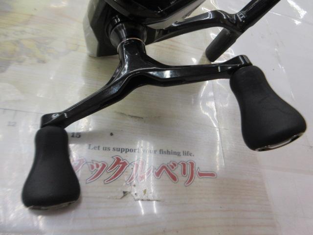 23ヴァンキッシュ！C3000SDH！ほぼ未使用　サンラインPE付き シマノ(SHIMANO) 23 ヴァンキッシュ C3000SDH ☆特別割引品