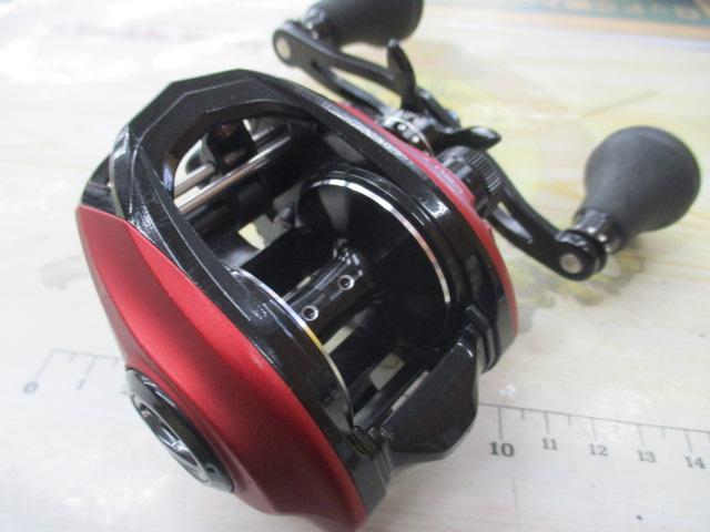 即決！◇新品！アブ レボ ビースト 40 ロケット◇ 右巻 9.2：1 レボ