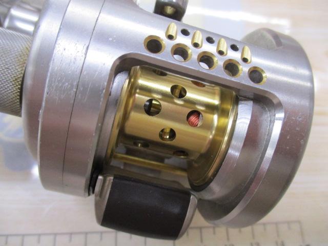 シマノ　（SHIMANO） 04カルカッタ コンクエスト101DC SHIMANO シマノ 04カルカッタコンクエスト 101DC LIVREハンドル交換