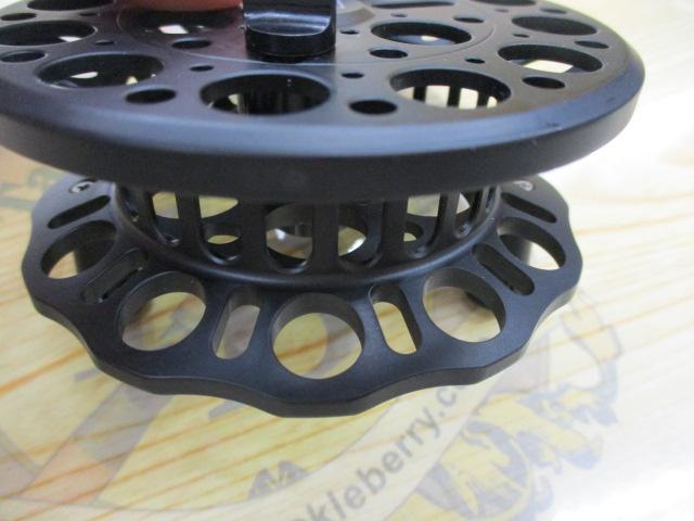 インヴィクタクロダイRND MBリミテッド(マットブラック)