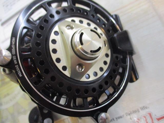 カセ筏師 ディープフォース V80-BG ブラック/ゴールド(左)