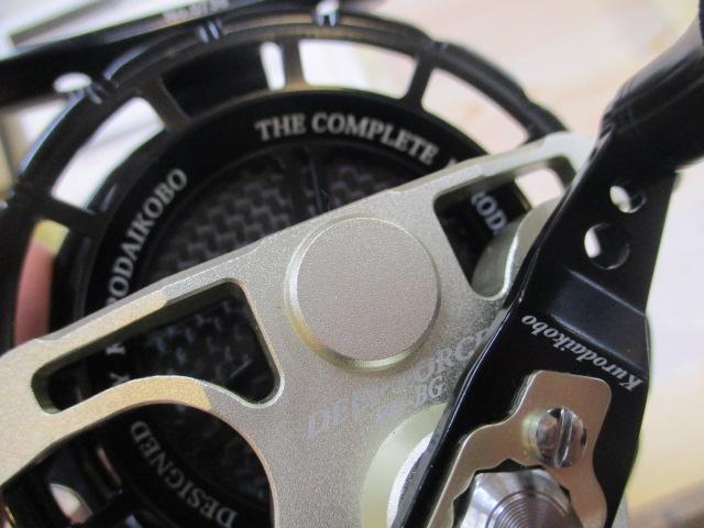 カセ筏師 ディープフォース V80-BG ブラック/ゴールド(左)