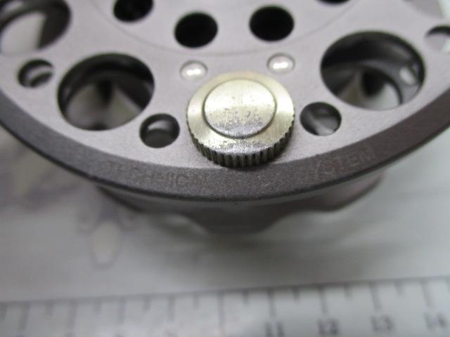 黒鯛師 THEヘチセレクション 88W-TG チタン/ゴールド(ボディーカラーグレー)