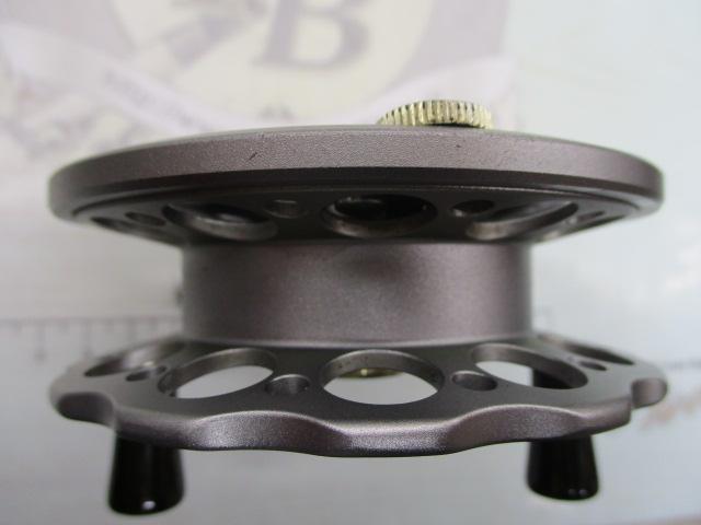 黒鯛師 THEヘチセレクション 88W-TG チタン/ゴールド(ボディーカラーグレー)