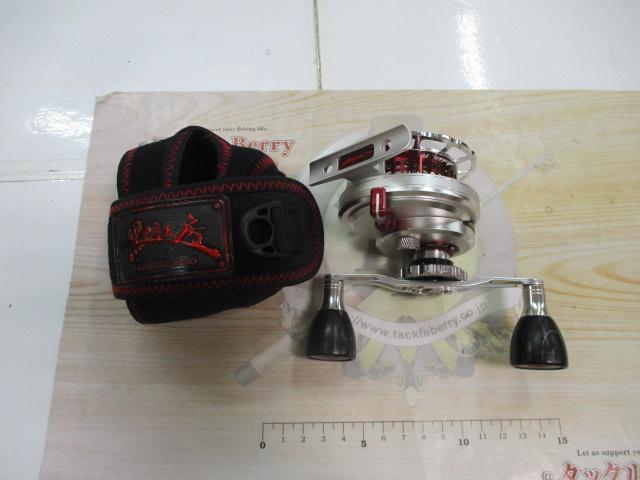 カセ筏師 アスリート70 ラガーS(左) シルバー