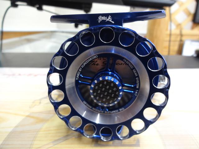 カセ筏師 THEセンカンイカダ 70HG-SB(左)