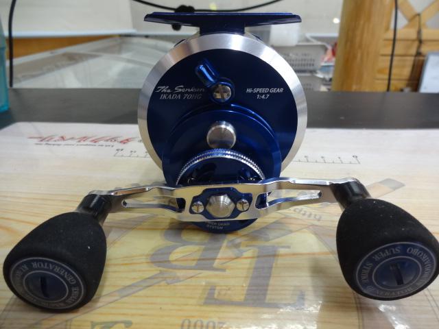 カセ筏師 THEセンカンイカダ 70HG-SB(左)