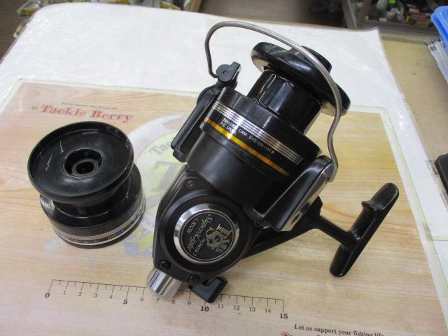 プロスカイヤー7スーパーライト 右(磯物/細糸)