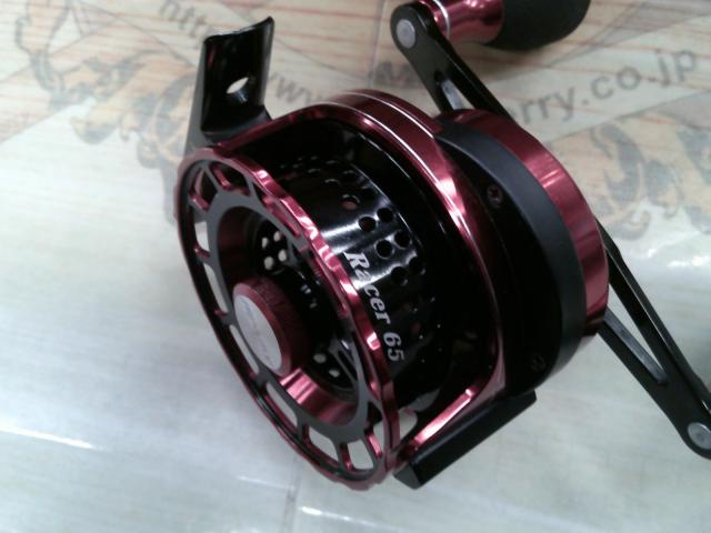 カセ筏師 チヌリミテッドレーサー 65 BR(左) ブラック/レッド