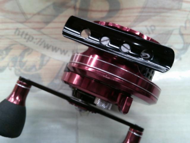 カセ筏師 チヌリミテッドレーサー 65 BR(左) ブラック/レッド