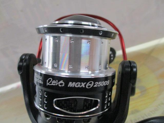 レボＭＧＸシータ２５００ＳＨ　美品 2020年アブ・ガルシア新製品スクープ！ 大人気スピニングリール・レボ