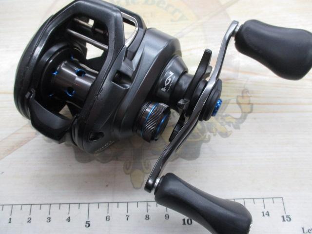 シマノ 19SLX MGL 70HG ほぼ未使用 SHIMANO シマノ 19 SLX MGL 70HG 右 ベイトリール 04048 箱付 - 中古