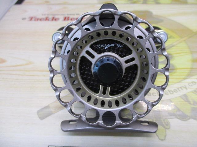 カセ筏師 THEアスリートラガー 65D-TG(左)