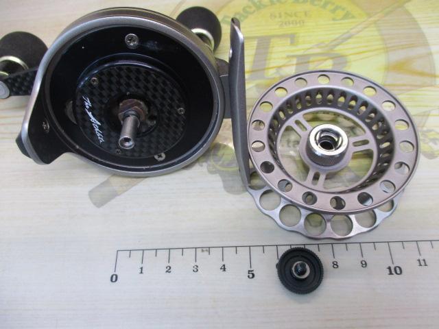 カセ筏師 THEアスリートラガー 65D-TG(左)