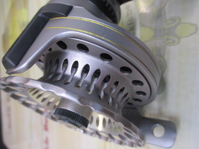 カセ筏師 THEアスリートラガー 65D-TG(左)