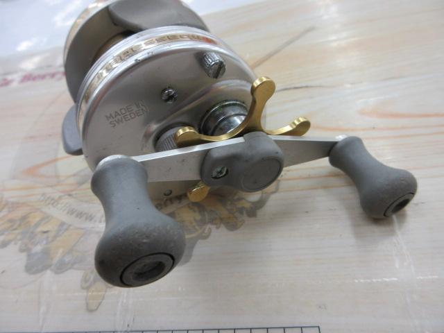 UC4600C シルバー