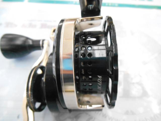 カセ筏師 THEイカダスペシャル 65大チヌ WB(右) ブラック/ゴールド