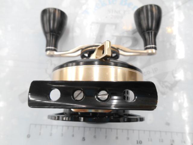 カセ筏師 THEイカダスペシャル 65大チヌ WB(右) ブラック/ゴールド