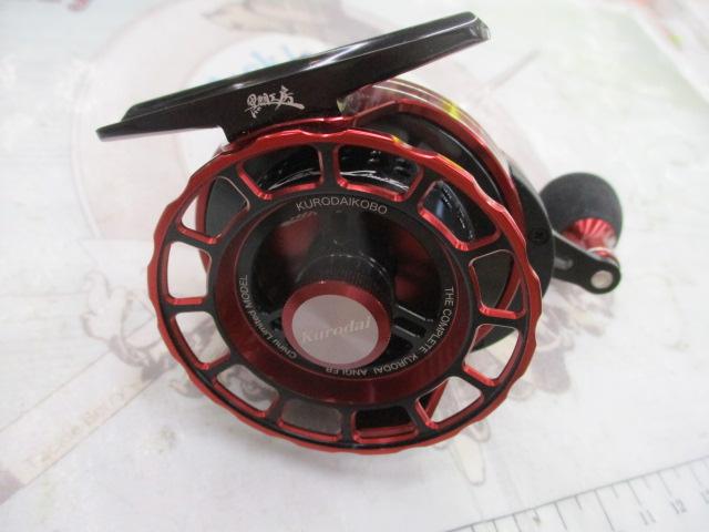 カセ筏師 チヌリミテッドラガー 65 BR(左) ブラック/レッド