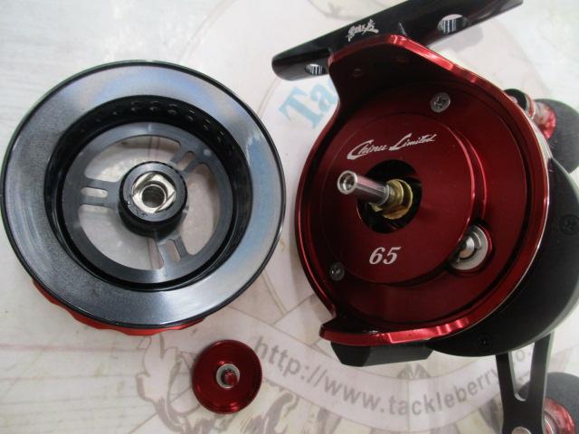 カセ筏師 チヌリミテッドラガー 65 BR(左) ブラック/レッド