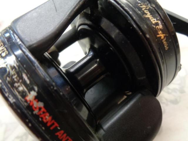 ロイヤルエクスプレス(右)