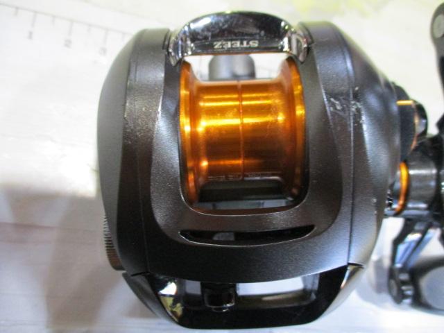 ダイワ スティーズ • SV6.3L✨美品✨ ダイワ スティーズ sv6.3l ベイトリール ブラック/オレンジ - メルカリ