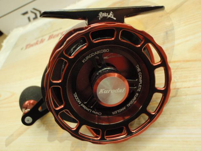 カセ筏師 チヌリミテッドレーサー 65 BR(右) ブラック/レッド