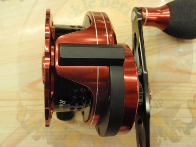 カセ筏師 チヌリミテッドレーサー 65 BR(右) ブラック/レッド