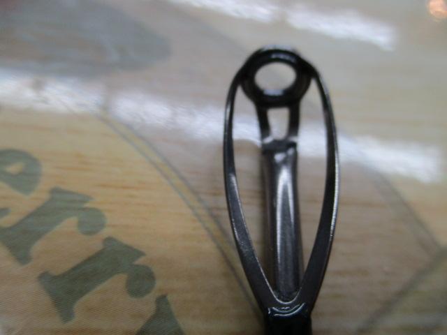 デストロイヤー F8-78DG(オロチフュージコンタクト)マットブラックリールシート スラントブリッジ