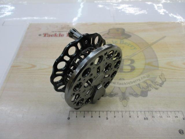 インヴィクタクロダイRND BG(ブラック/ガンメタ)