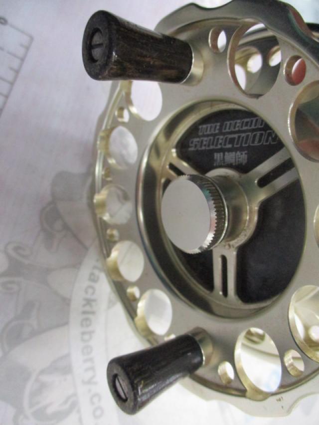 黒鯛師 THEヘチセレクション 88W-TG チタン/ゴールド(ボディーカラーグレー)