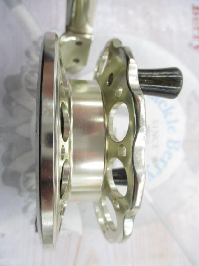 黒鯛師 THEヘチセレクション 88W-TG チタン/ゴールド(ボディーカラーグレー)