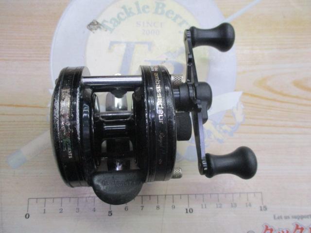 ロイヤルエクスプレス(右)