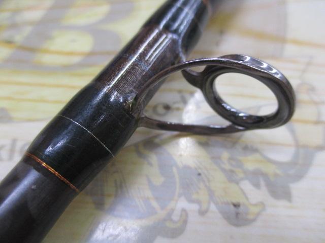 デストロイヤー F5-70DG(オロチフュージコンタクト)マットブラックリールシート スラントブリッジ