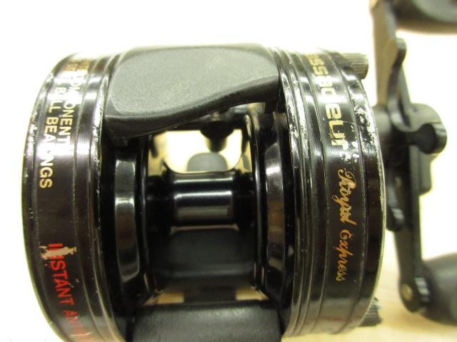 ロイヤルエクスプレス(右)