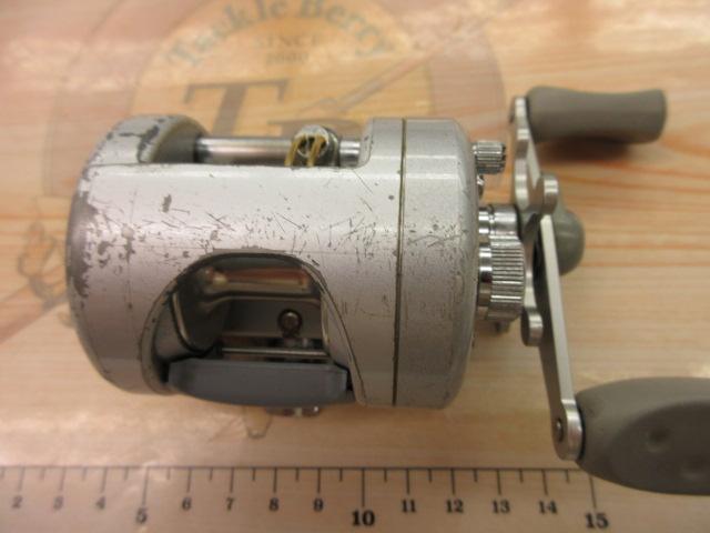 SM1600C シルバー(ambassadeurロゴリムステッカー)