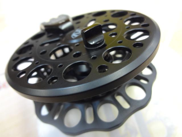 インヴィクタクロダイRND MBリミテッド(マットブラック)