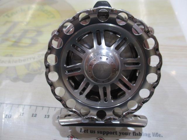 カセ筏師 THEアスリート競技 65W-TS(左) チタン/シルバー