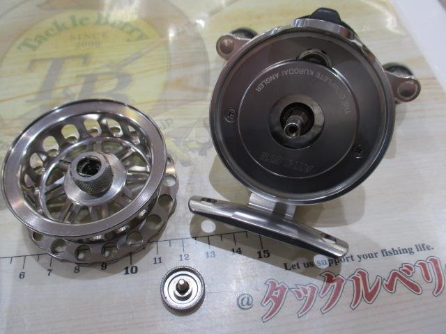 カセ筏師 THEアスリート競技 65W-TS(左) チタン/シルバー