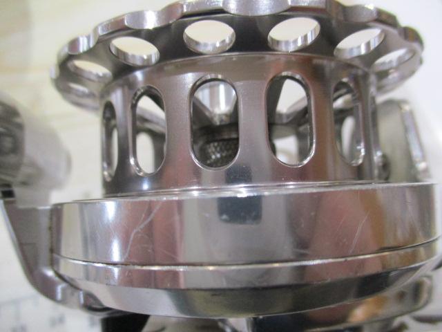 カセ筏師 THEアスリート競技 65W-TS(左) チタン/シルバー