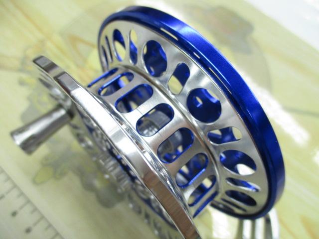 インヴィクタクロダイRND SB(シルバー/ブルー)