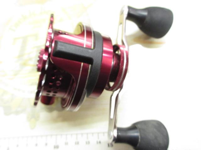 カセ筏師 THEセンカンイカダ 70HG-SR(左)