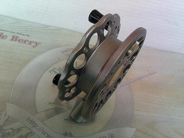 黒鯛師 THEヘチセレクション 88W-TG チタン/ゴールド(ボディーカラーグレー)