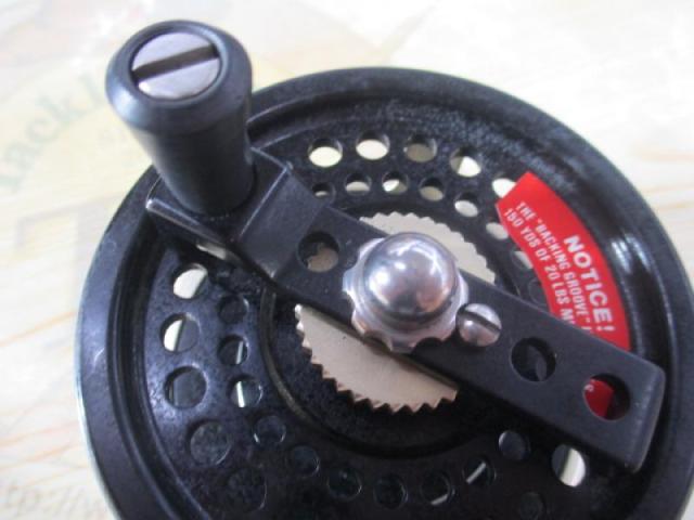 トラウト アンチリバース右 ブラック/ゴールド