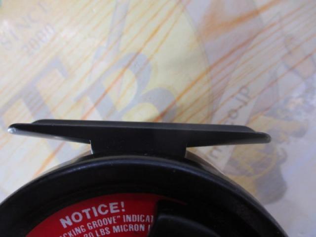 トラウト アンチリバース右 ブラック/ゴールド