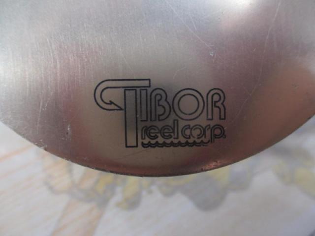 トラウト アンチリバース右 ブラック/ゴールド