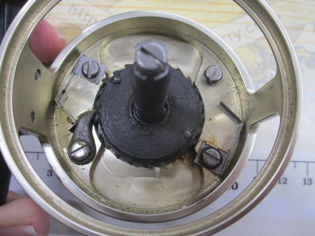 トラウト アンチリバース右 ブラック/ゴールド